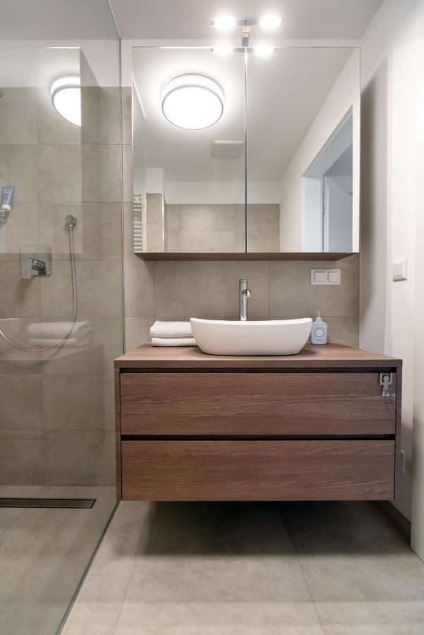 Ruhig, Hell Und Neu Mit Garage Apartment Wien Ngoại thất bức ảnh